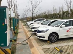 武漢首座無人駕駛電動汽車充電站投入使用